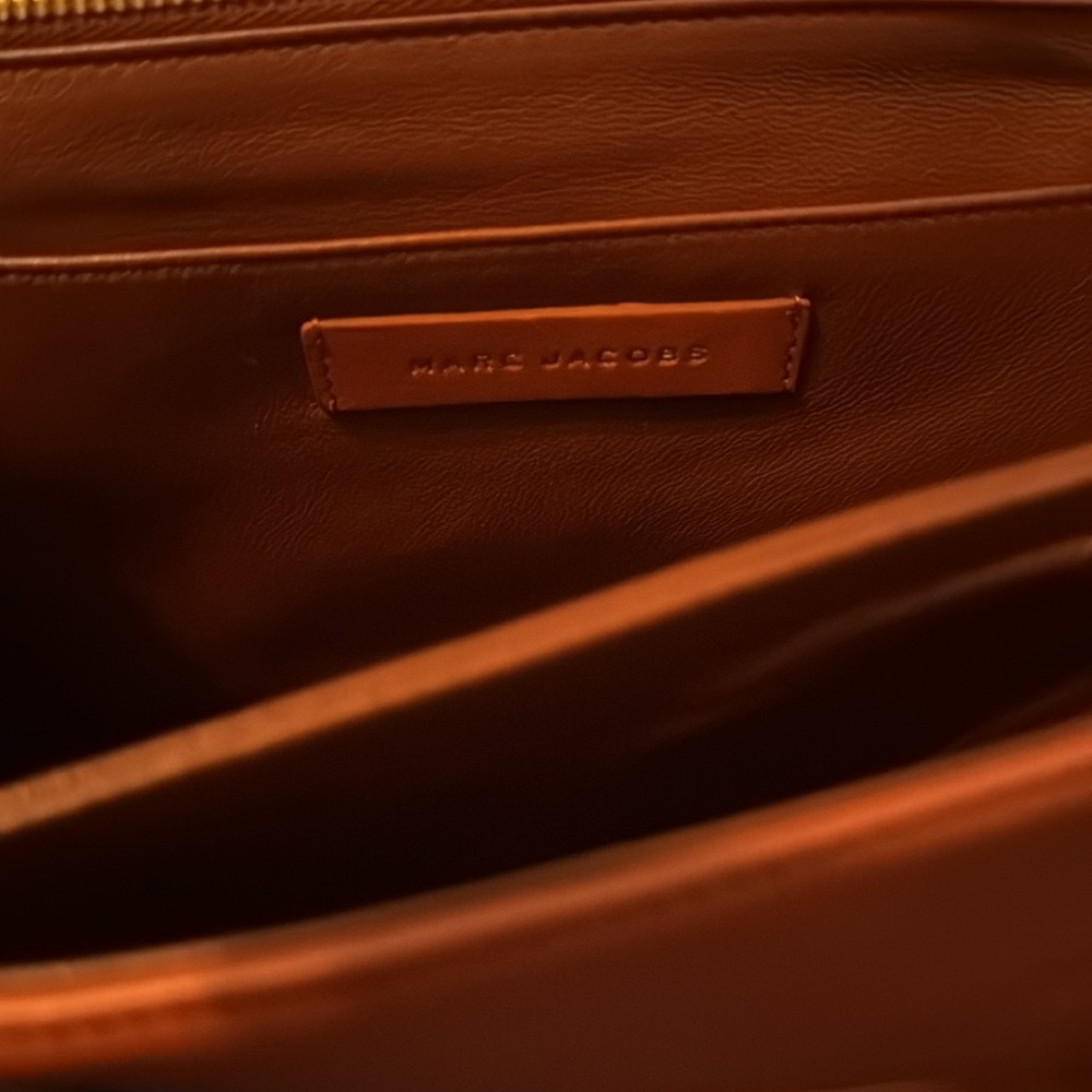 Marc Jacobs Leather Messenger Bag, Gold Tone Hardware, Clasp Closure - Picture 6 of 13